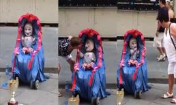 'Em bé' ngồi xe đẩy giữa đường gây chú ý