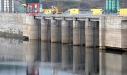 Ngã từ đỉnh đập thủy điện, nam sinh chết thảm