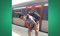 Màn nhảy tàu 'nhanh như gió' của ảo thuật gia