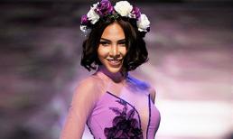 Minh Triệu đầu đội hoa diện áo dài cưới đẹp 'ngất ngây'