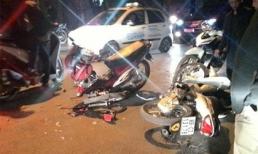 Clip thanh niên say rượu tông gãy đầu xe máy
