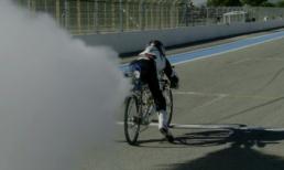Xe đạp gắn tên lửa đọ 'Siêu xe'