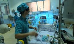 Bé sơ sinh văng ra khỏi bụng mẹ có thể xuất viện vào tuần sau