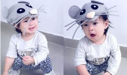 Con gái Lý Hải đội mũ chuột ngồi ngáp ngủ cực yêu