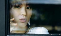 Song Hye Kyo đẹp mơ màng qua khung cửa