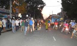 Người đàn ông 4 lần lao vào xe tải tự tử 