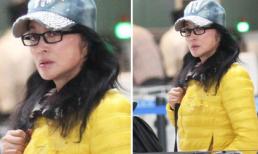 Lưu Hiểu Khánh lộ mặt già nua, mệt mỏi tại sân bay