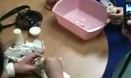 Tò mò người nước ngoài ăn trứng vịt lộn