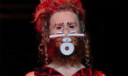 Sở thích của chàng trai tự biến mặt thành... 'thú mỏ vịt'