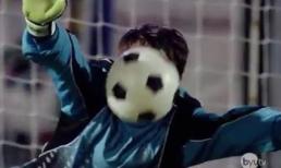 Đỡ 5 quả penalty bằng mặt, thủ môn ngất xỉu trong chiến thắng!