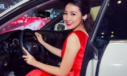 Á hậu Dương Tú Anh khoe dáng lộng lẫy bên xế sang
