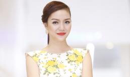 Ngọc Anh diện váy hoa trẻ trung như gái đôi mươi