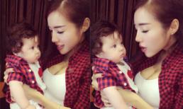 Mẹ con Elly Trần diện áo caro 'ton sur ton' đi uống trà sữa