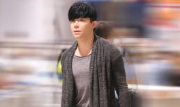 Nathan Lee xuất hiện mệt mỏi ở sân bay