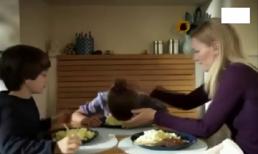 Bữa sáng ngập tiếng cười khi cả nhà troll nhau