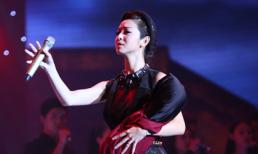 Jennifer Phạm ôm con mòn mỏi chờ 'chồng' đến 'hóa đá'