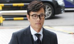 Lee Byung Hun buồn bã ra tòa làm nhân chứng vụ tống tiền