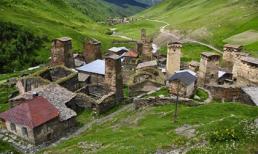 Thăm ngôi làng của những tháp đá nghìn năm tuổi