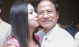 Chế Linh ngượng ngùng khi bị fan nữ hôn trước mặt vợ