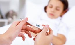 Sai lầm tai hại khi hạ sốt cho trẻ