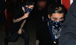 Justin Bieber bịt mặt, thập thò như ăn trộm 
