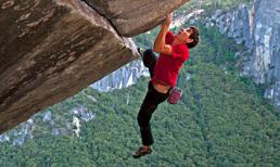 Tay không chinh phục đỉnh núi cao 762 mét