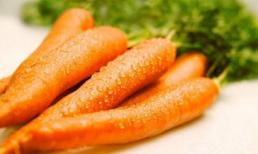 Mắc chứng vàng da vì ăn quá nhiều cà rốt