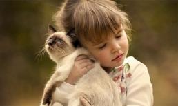 Khoảnh khắc tuyệt đẹp của các em bé bên thú cưng