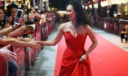 Chương Tử Di rạng rỡ và được chào đón nồng nhiệt ở Singapore