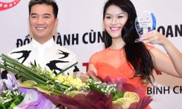 'Hiệp sĩ mù' Ngọc Thanh Tâm xinh đẹp đi nhận giải Liên hoan phim