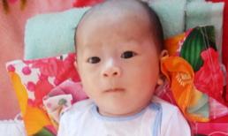 Bé trai văng khỏi bụng mẹ tập vật lý trị liệu ngày 3 lần