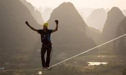 Màn biểu diễn đi dây trên không mạo hiểm dài 375m, cao 100m lập kỷ lục Guinness