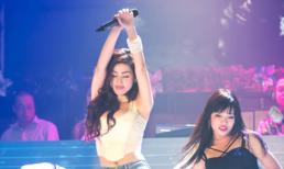 Maria Đinh Phương Ánh khoe vũ đạo bốc lửa