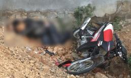 Nam thanh niên nằm chết cạnh xe máy gãy nát