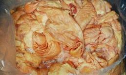 Rùng mình xúc xích làm từ da gà, lòng lợn thối