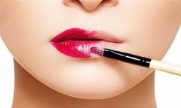 Mẹo hay giúp bạn tô son đỏ cực chuẩn