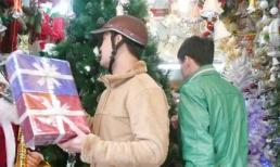 Tấp nập mua sắm đồ trang trí Noel