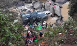 Sa Pa mù phủ kín, xe tải lao xuống vực sâu