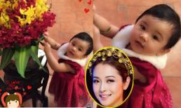 Fans 'ngất ngây' ngắm con gái Jennifer Phạm 'đọ sắc' bên hoa
