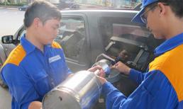 Xăng giảm kỷ lục hơn 2.000 đồng/lít