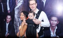 Chồng Tây phụ giúp Đoan Trang chăm con