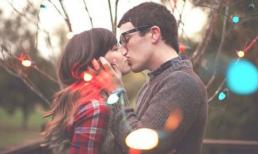 Bạn gái không dứt khoát với tình cũ