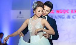 Duy Linh làm vedette “cởi váy” Thanh Hằng trên sàn diễn