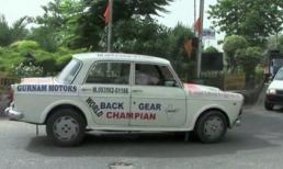 Lái xe taxi 11 năm chỉ biết đi lùi