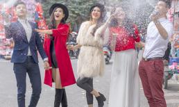 Chân dài Venus miền Bắc tưng bừng xuống phố đón Giáng sinh