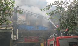 Cháy lớn ở phố cổ: Giải cứu cháu bé 3 tuổi