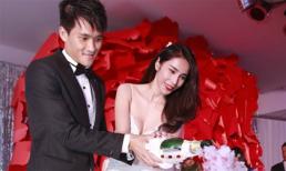 Công Vinh - Thủy Tiên 'công khai' toàn bộ số tiền mừng cưới