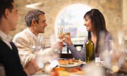 Bạn trai cũ cười nhếch miệng khi thấy tôi đi hẹn hò