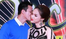 Hương Giang Idol bẽn lẽn khi được bạn trai hôn