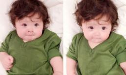 Cadie mím môi, tròn mắt cực đáng yêu